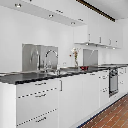 Lovely In With Kitchen Апартаменты