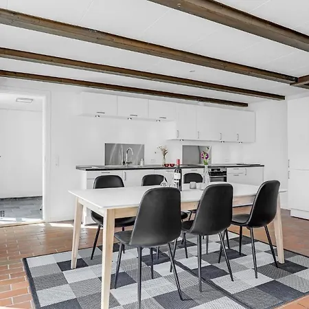 Lovely In With Kitchen * Рённе